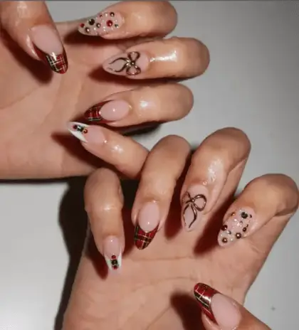 25 Short Christmas Nail Ideas That Are Festive and Easy to Wear — GlowNailDesigns