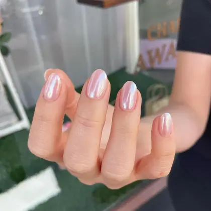 20 Simple Chrome Nail Ideas for Beginners to Try This Season — GlowNailDesigns