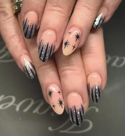 30 Simple Christmas Nail Designs Anyone Can Recreate at Home — GlowNailDesigns
