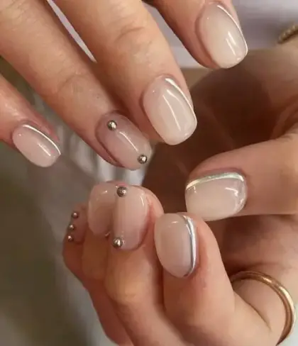 25 Short Christmas Nail Ideas That Are Festive and Easy to Wear — GlowNailDesigns