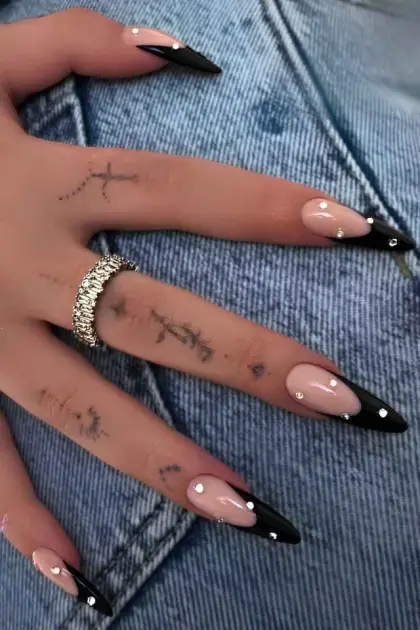 30 Cute Black Nail Ideas for Short Nails You'll Want to Try — GlowNailDesigns
