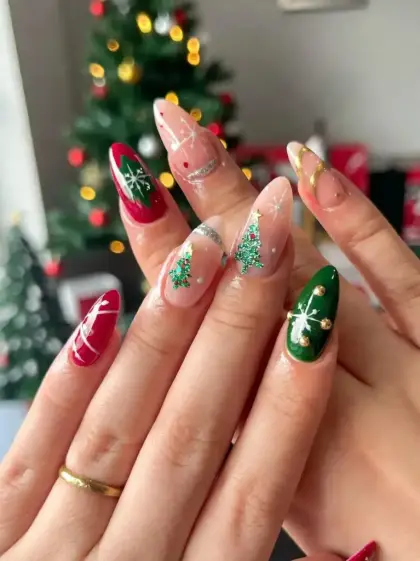 30 Simple Christmas Nail Designs Anyone Can Recreate at Home — GlowNailDesigns