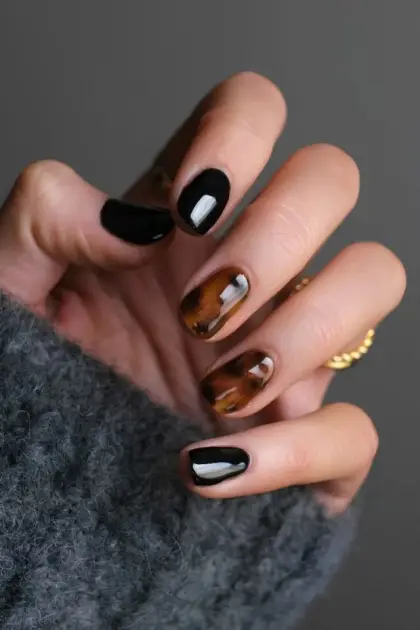 15 Simple French Tip Nail Designs with a Modern Twist — GlowNailDesigns