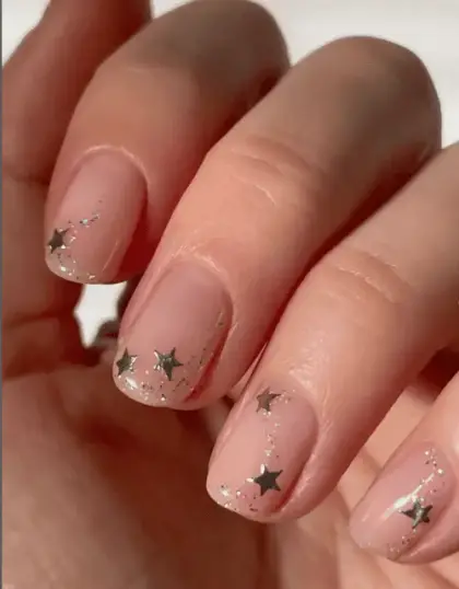 25 Short Christmas Nail Ideas That Are Festive and Easy to Wear — GlowNailDesigns
